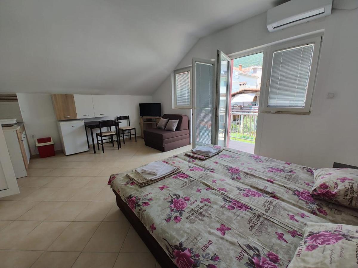 Jovanovic Apartment Tivat Exterior photo
